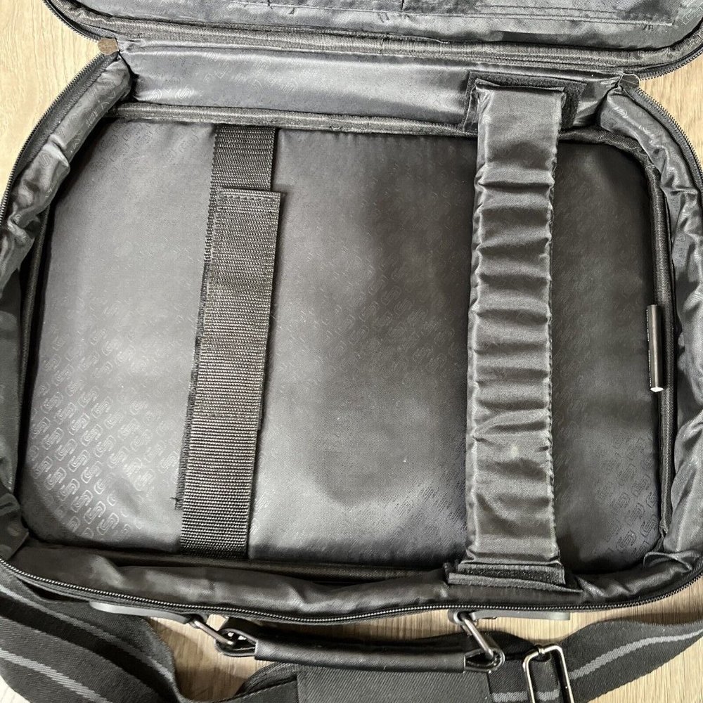 Solo Laptop Computer Bag Black Padded Multi Pocket 12x16x2 Handle or Shoulder - Picture 9 of 10